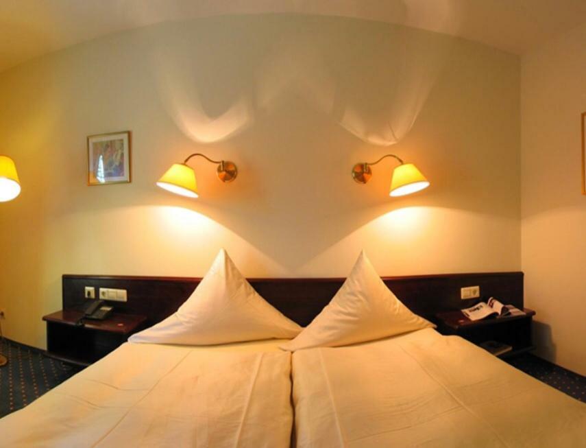 Hotel Waldhaus Hügelsheim Esterno foto